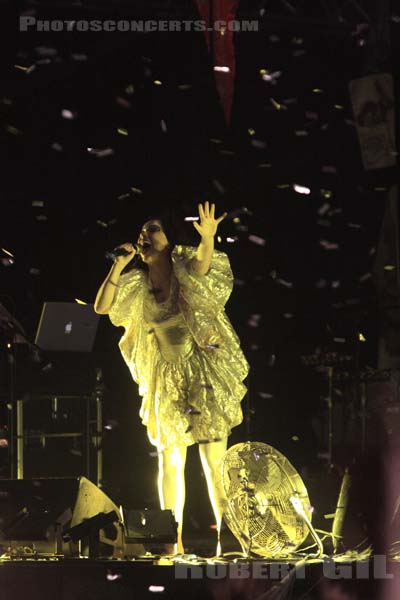 BJORK - 2007-08-26 - SAINT CLOUD - Domaine National - Grande Scene - 